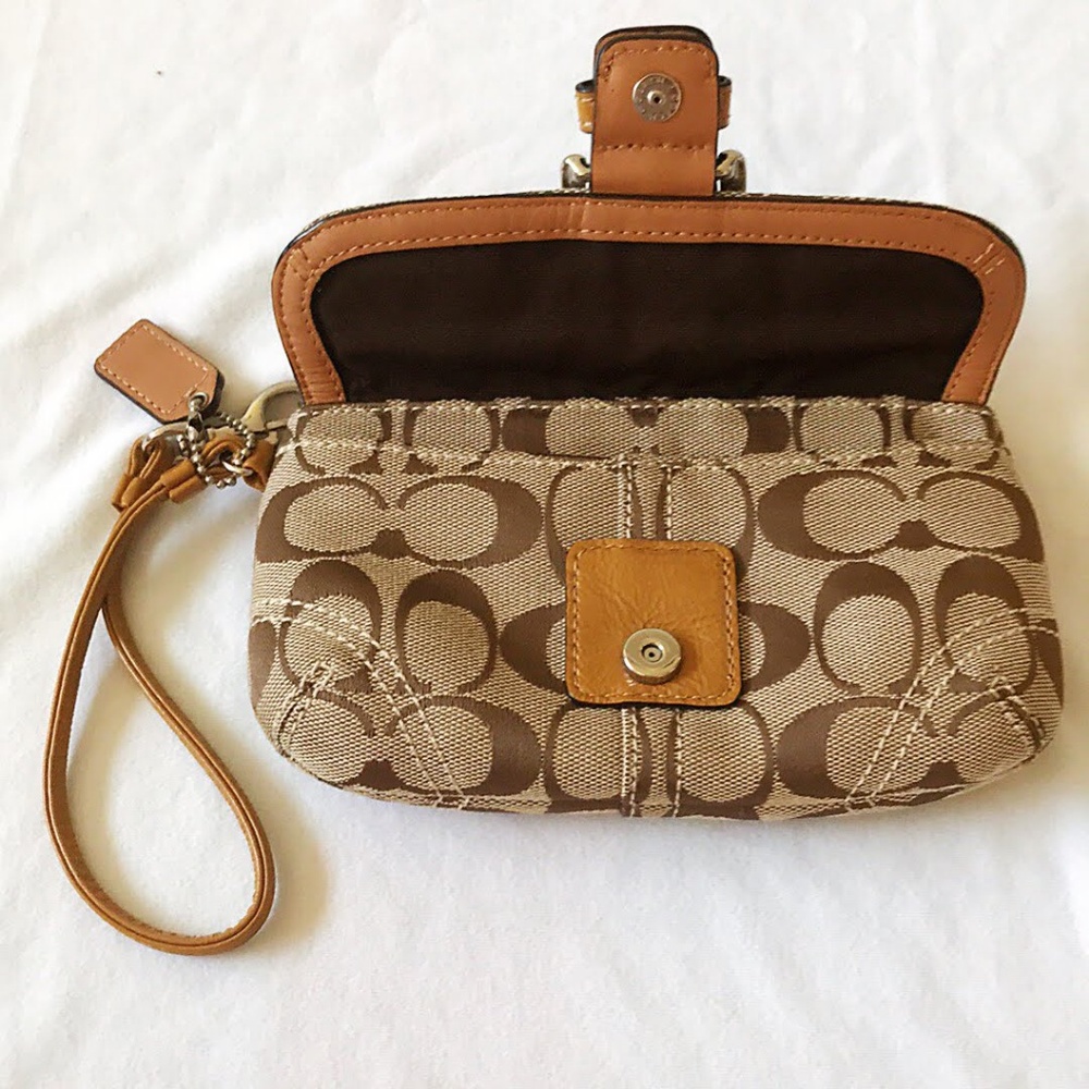 Coach Wristlet - Picture 3 of 4